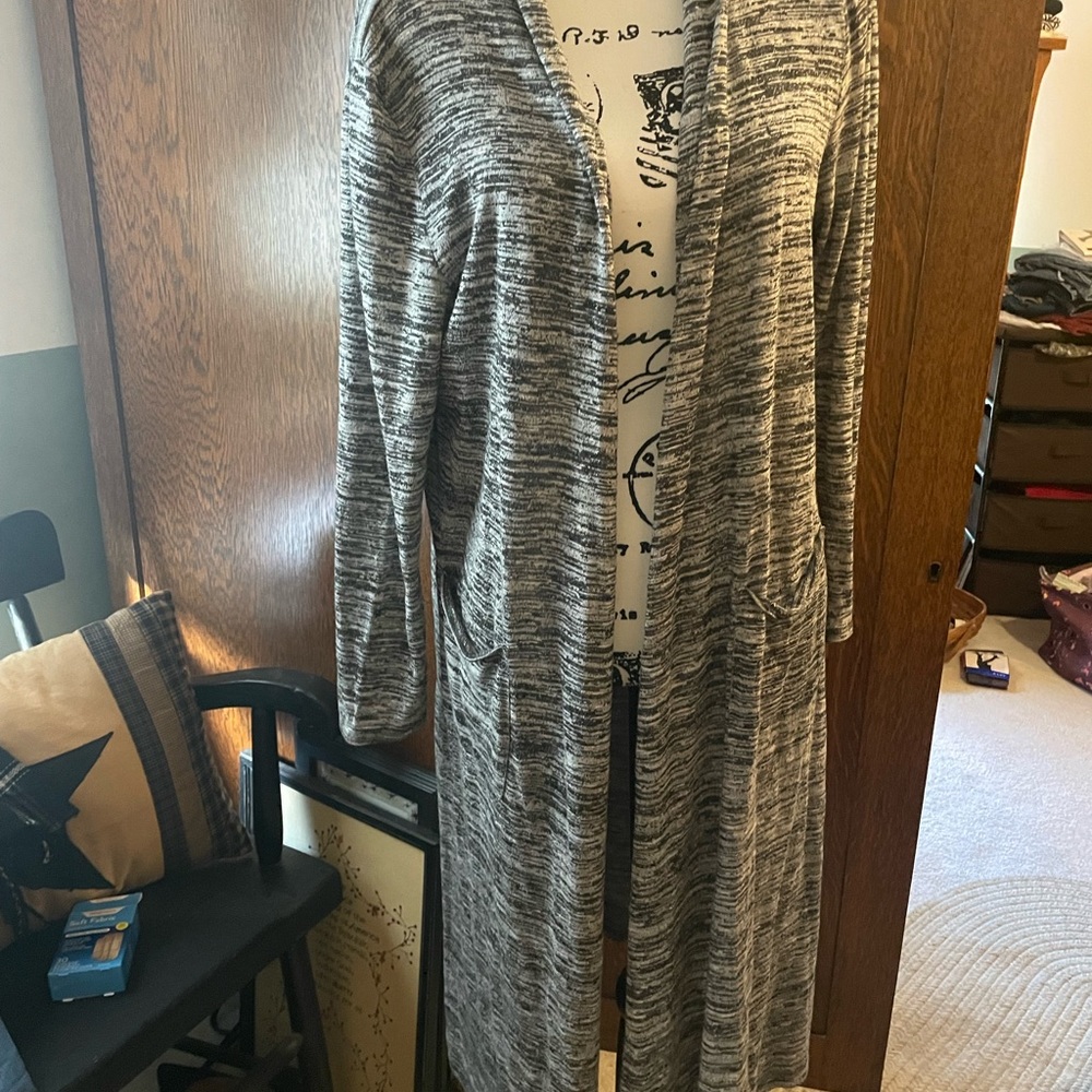 Xl gray, black and white long cardigan